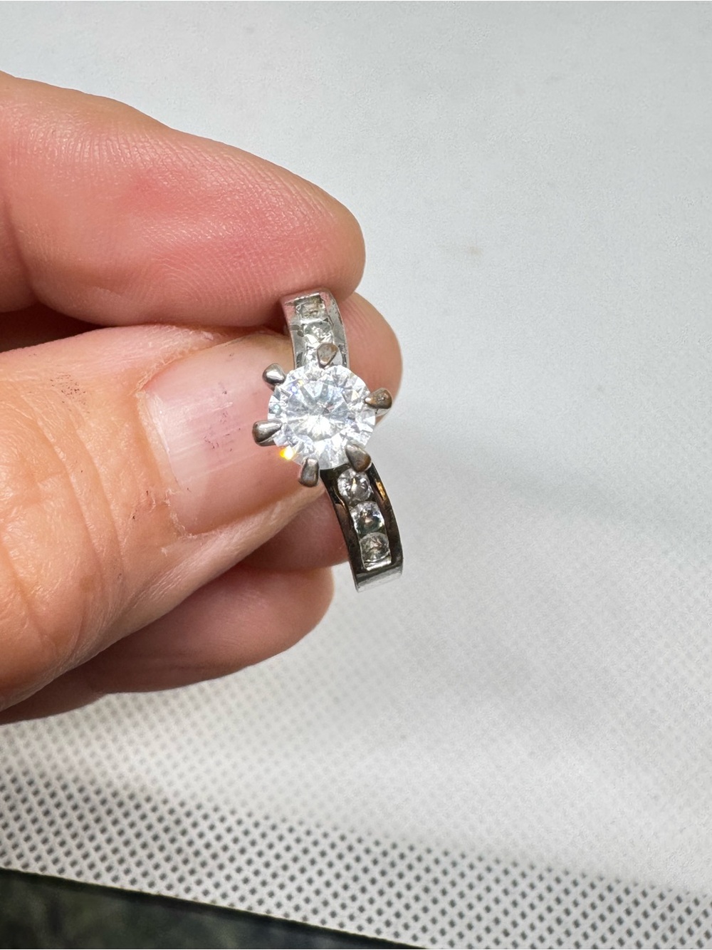 Sparkling Cubic Zirconia Solitaire Ring Size 7.5